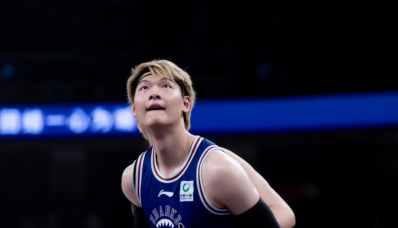 爱游戏在线-上海男篮迎来五连胜，士气高涨