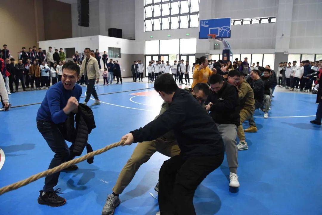 爱游戏-比赛人气高涨，选手鏖战争夺桂冠的简单介绍