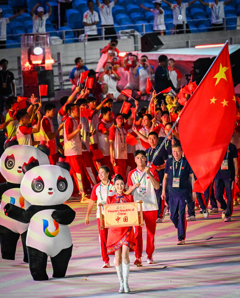 重庆大兴主场取胜，胜券在握继续领跑积分榜