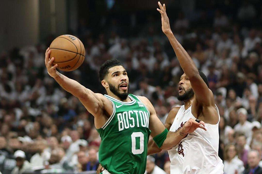 爱游戏-TL险胜C9，Bin团战一打五宿命之战半决赛，锁定晋级资格