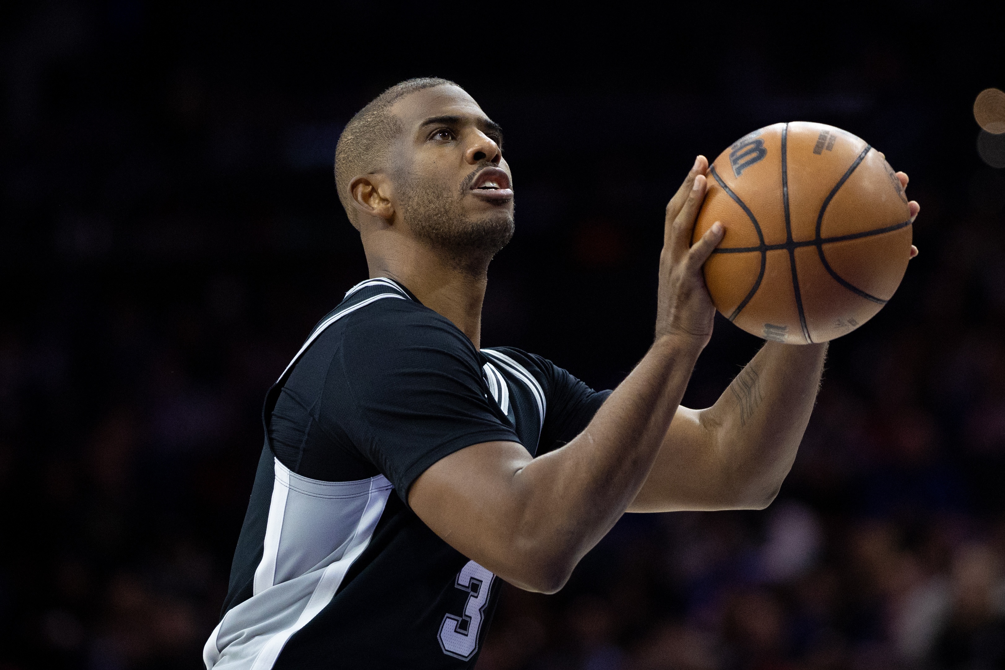 马刺队调整首发阵容，准备迎战掘金队的挑战